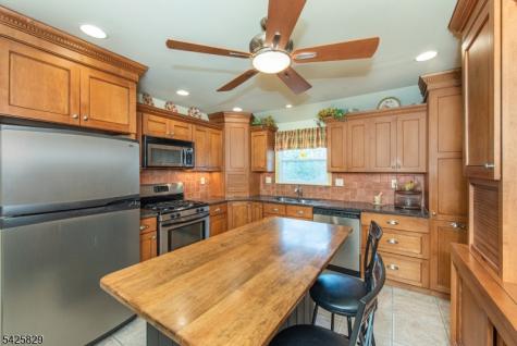 12 Henry Street Roxbury NJ 07876