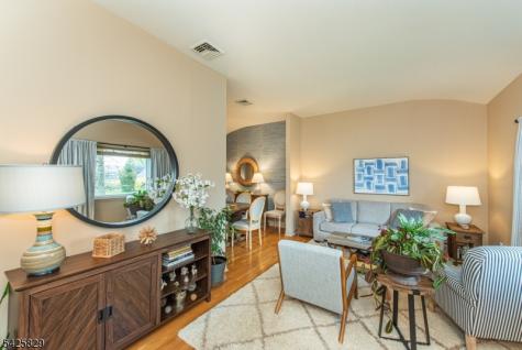 12 Henry Street Roxbury NJ 07876