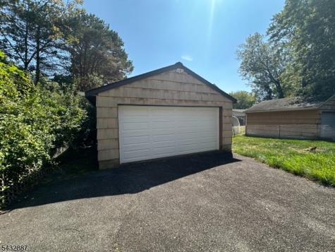 8 Richard Avenue West Caldwell NJ 07006