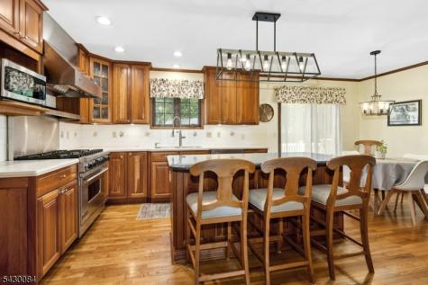 220 Queens Lane Mountainside NJ 07092