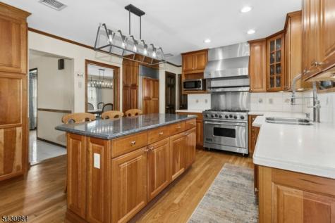 220 Queens Lane Mountainside NJ 07092