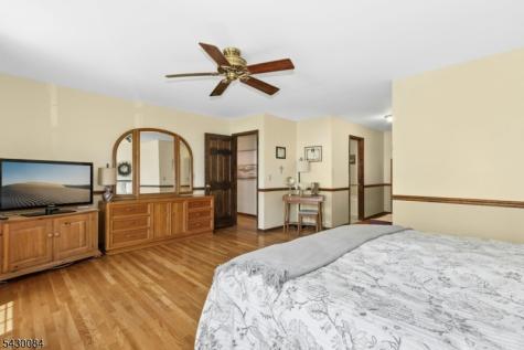 220 Queens Lane Mountainside NJ 07092