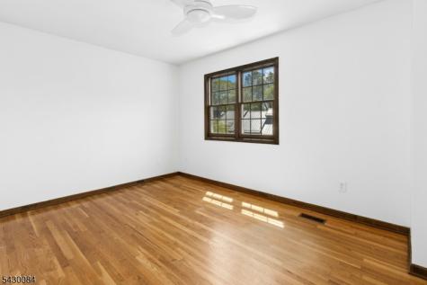 220 Queens Lane Mountainside NJ 07092