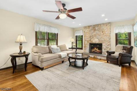 220 Queens Lane Mountainside NJ 07092