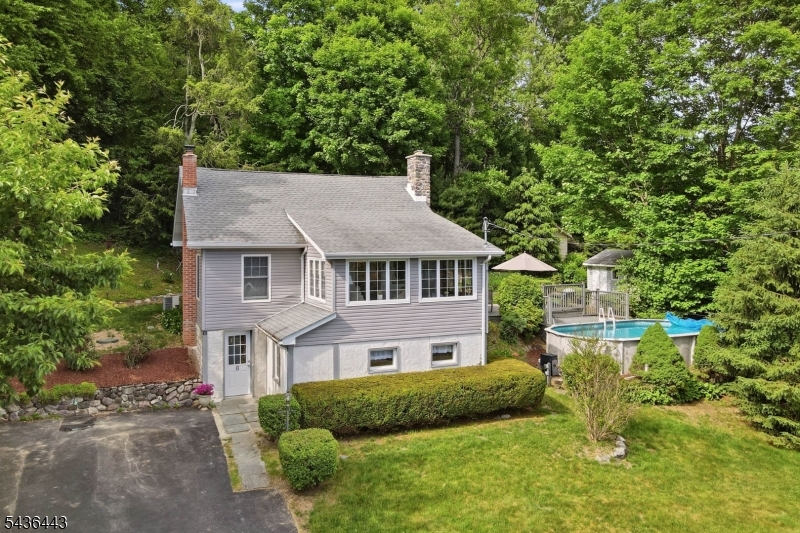 8 Ivan Road West Milford NJ 07480