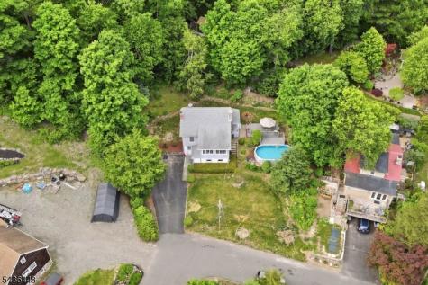 8 Ivan Road West Milford NJ 07480