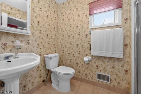 9 Woods Edge Court White NJ 07823
