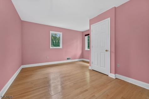 9 Woods Edge Court White NJ 07823