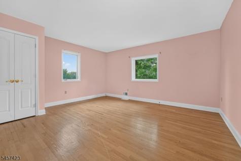 9 Woods Edge Court White NJ 07823