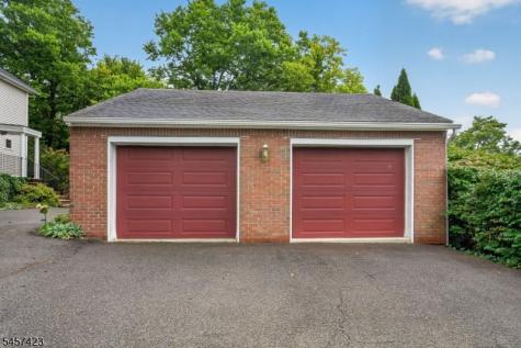 9 Woods Edge Court White NJ 07823