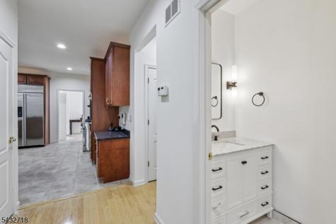 8 Pring Court West Orange NJ 07052