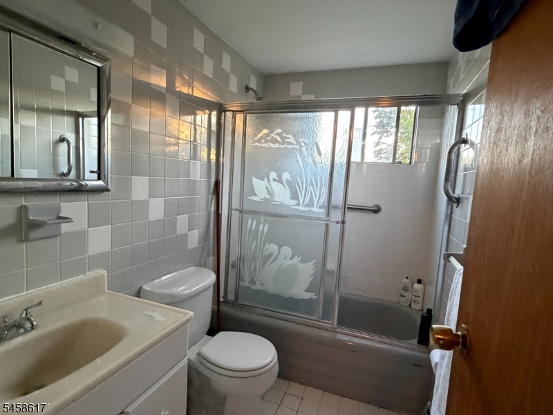 25 Eardley Road Edison NJ 08817