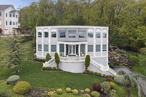 47 Mountainwood Court Totowa NJ 07512