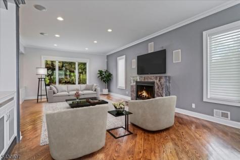 47 Mountainwood Court Totowa NJ 07512