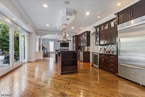 47 Mountainwood Court Totowa NJ 07512