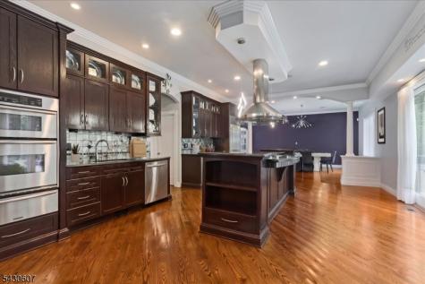 47 Mountainwood Court Totowa NJ 07512