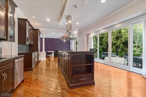 47 Mountainwood Court Totowa NJ 07512