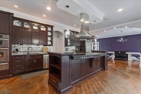 47 Mountainwood Court Totowa NJ 07512