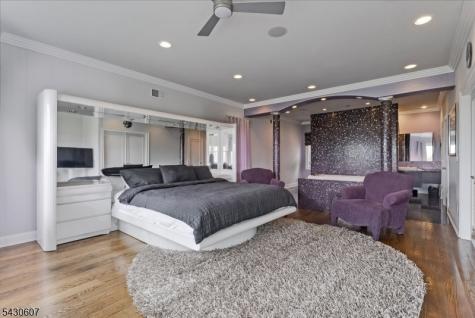 47 Mountainwood Court Totowa NJ 07512