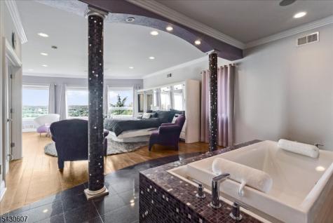 47 Mountainwood Court Totowa NJ 07512