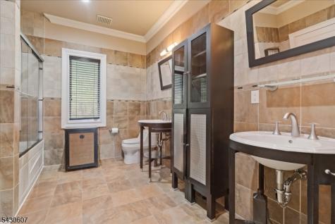 47 Mountainwood Court Totowa NJ 07512