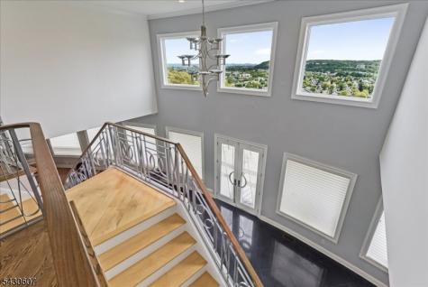 47 Mountainwood Court Totowa NJ 07512