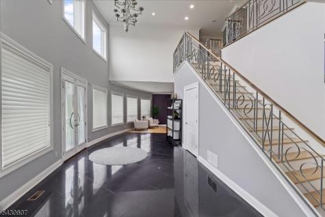 47 Mountainwood Court Totowa NJ 07512