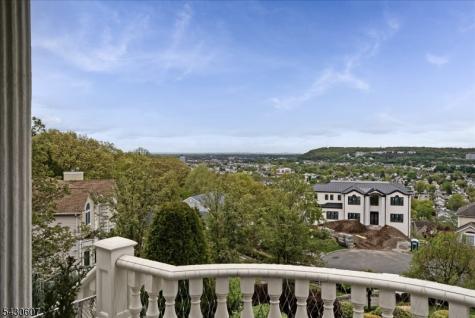 47 Mountainwood Court Totowa NJ 07512