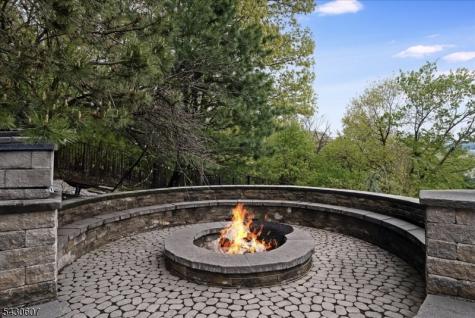 47 Mountainwood Court Totowa NJ 07512