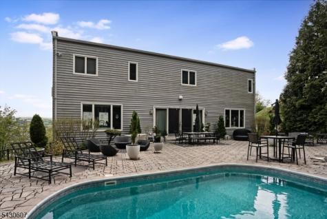 47 Mountainwood Court Totowa NJ 07512