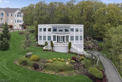 47 Mountainwood Court Totowa NJ 07512