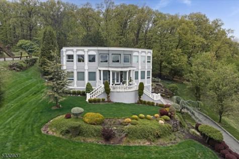 47 Mountainwood Court Totowa NJ 07512