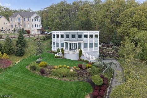 47 Mountainwood Court Totowa NJ 07512
