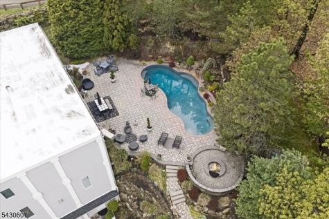 47 Mountainwood Court Totowa NJ 07512