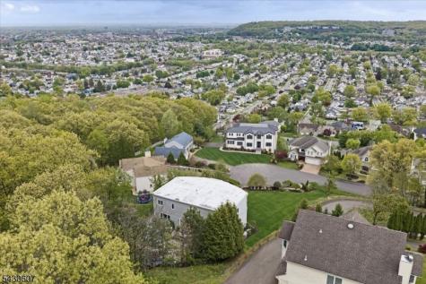 47 Mountainwood Court Totowa NJ 07512