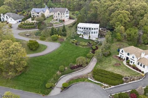 47 Mountainwood Court Totowa NJ 07512