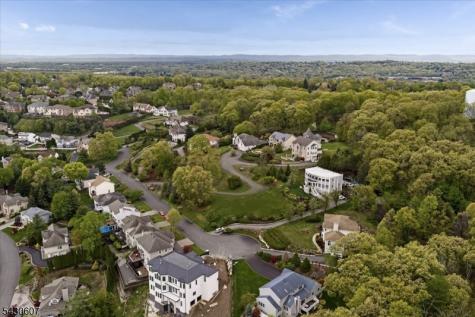 47 Mountainwood Court Totowa NJ 07512