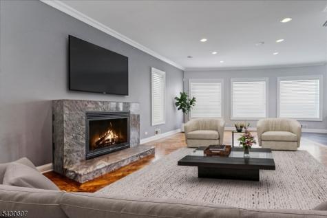 47 Mountainwood Court Totowa NJ 07512