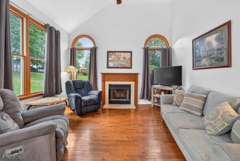 280 Stonehenge Drive Lopatcong NJ 08865