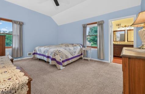 280 Stonehenge Drive Lopatcong NJ 08865