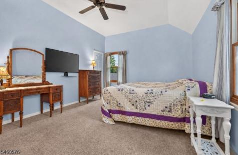 280 Stonehenge Drive Lopatcong NJ 08865