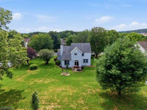 280 Stonehenge Drive Lopatcong NJ 08865