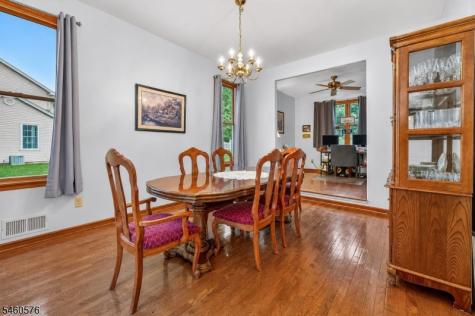 280 Stonehenge Drive Lopatcong NJ 08865