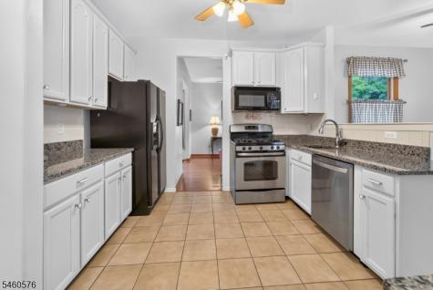 280 Stonehenge Drive Lopatcong NJ 08865