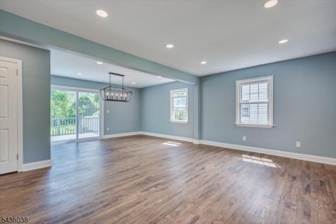 311 W 3rd Avenue Roselle NJ 07203