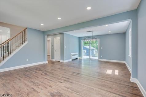 311 W 3rd Avenue Roselle NJ 07203