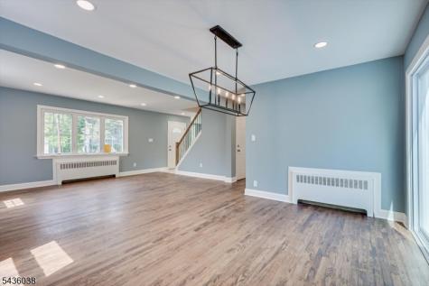 311 W 3rd Avenue Roselle NJ 07203