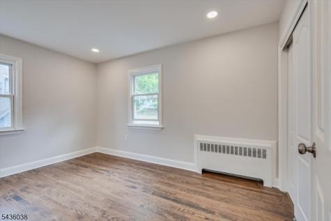 311 W 3rd Avenue Roselle NJ 07203