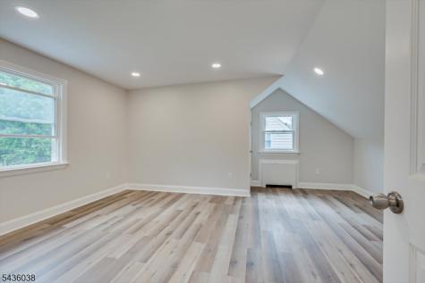 311 W 3rd Avenue Roselle NJ 07203