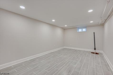 311 W 3rd Avenue Roselle NJ 07203